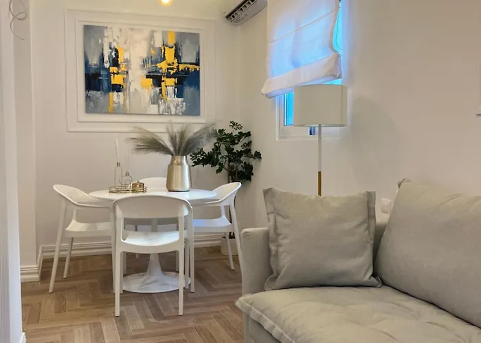White House Project Vouliagmeni @3